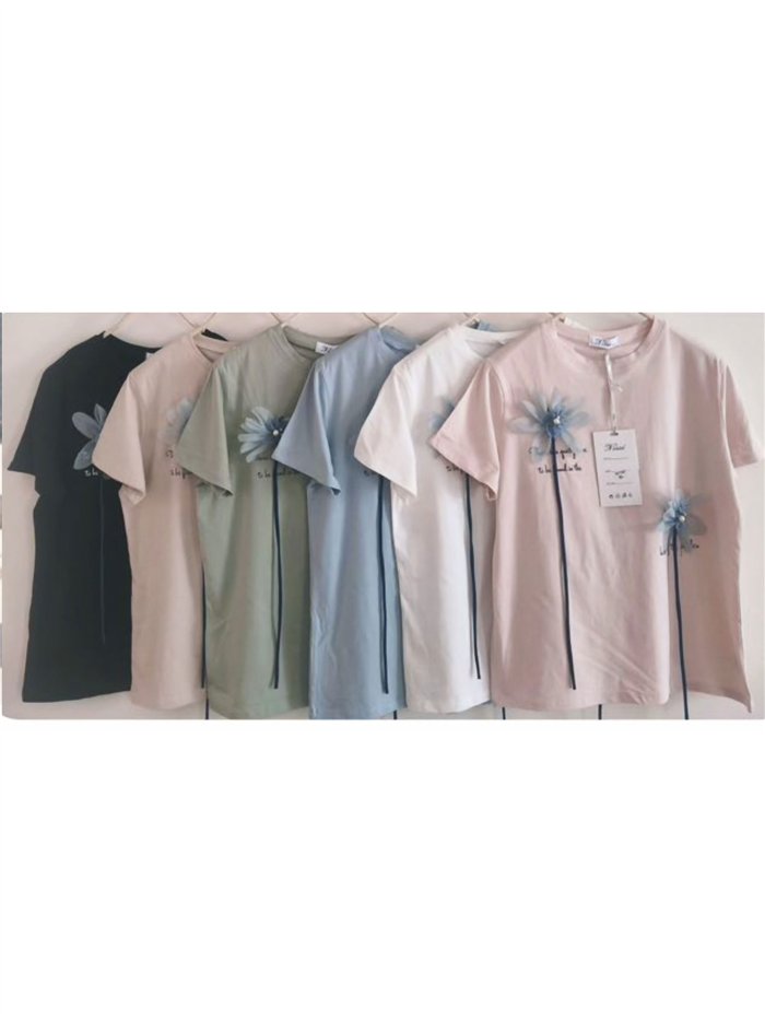 Camiseta con flores 3d en relieve