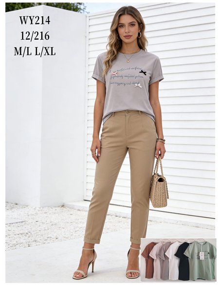 Camiseta com mensagem minimalista e detalhe de laço.