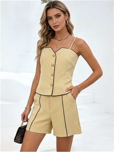 Conjunto de top de tirantes con vivo a contraste y short