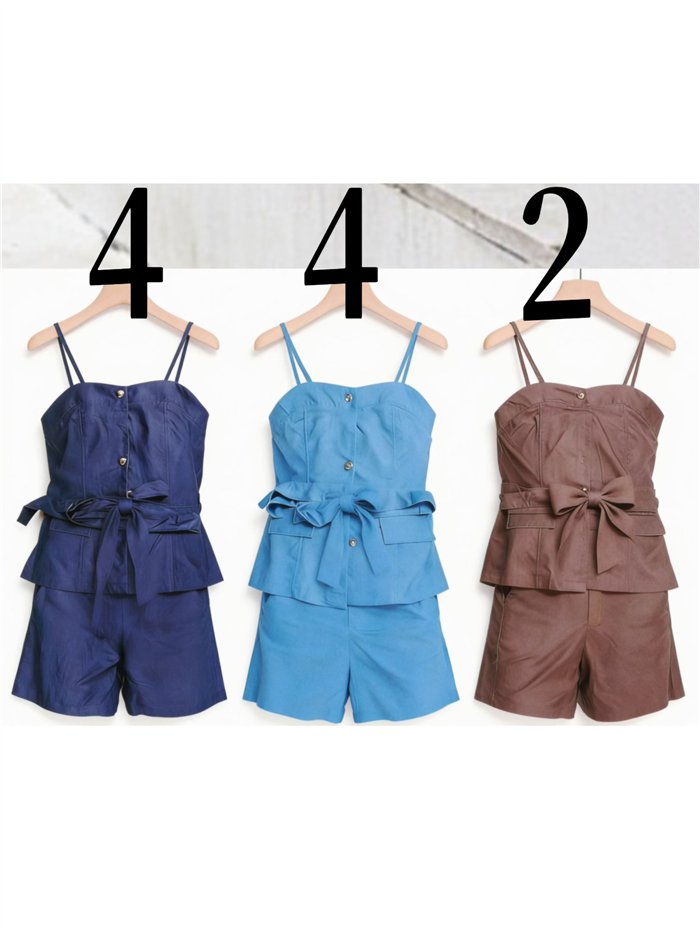 Completo composto da canotta e pantaloncini con cintura