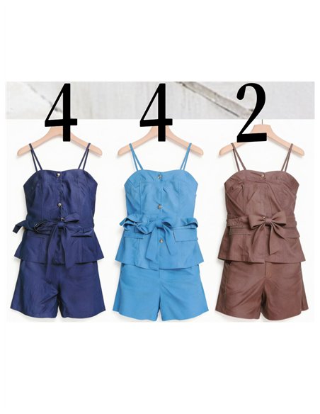 Completo composto da canotta e pantaloncini con cintura