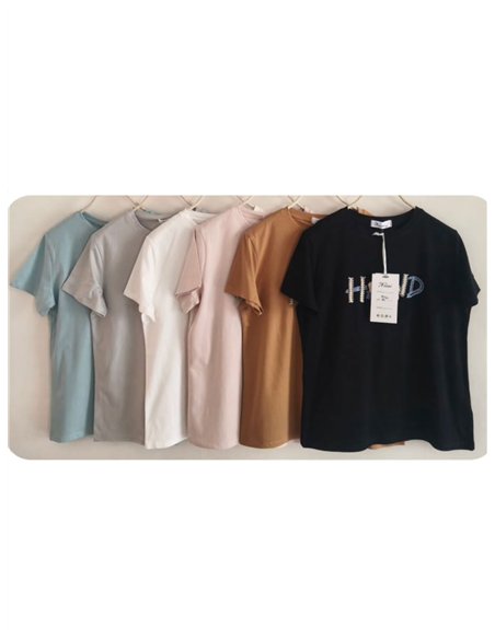 Camiseta con lettering floral