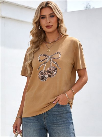 Camiseta amplia con cerezas y lazo animal print