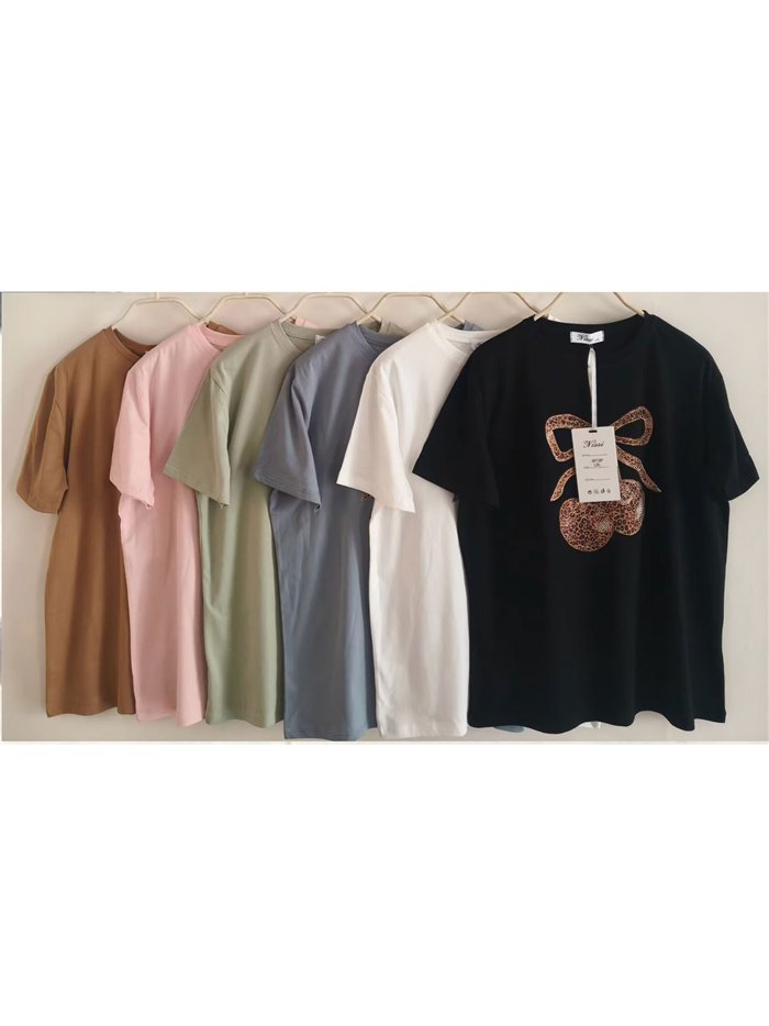 Camiseta amplia con cerezas y lazo animal print