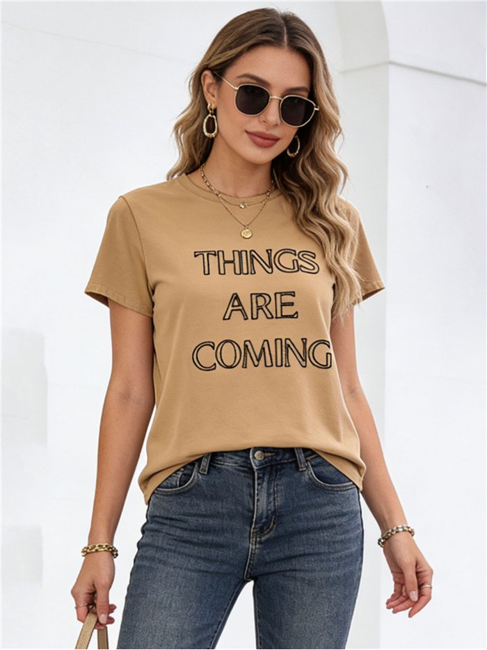 Camiseta bordada con mensaje frontal