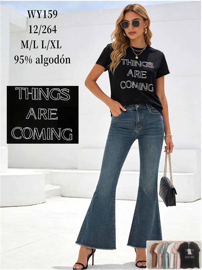 Camiseta bordada con mensaje frontal