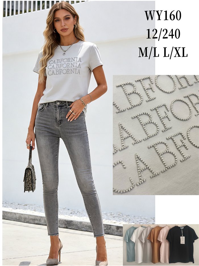 Camiseta bordada de letras en relieve