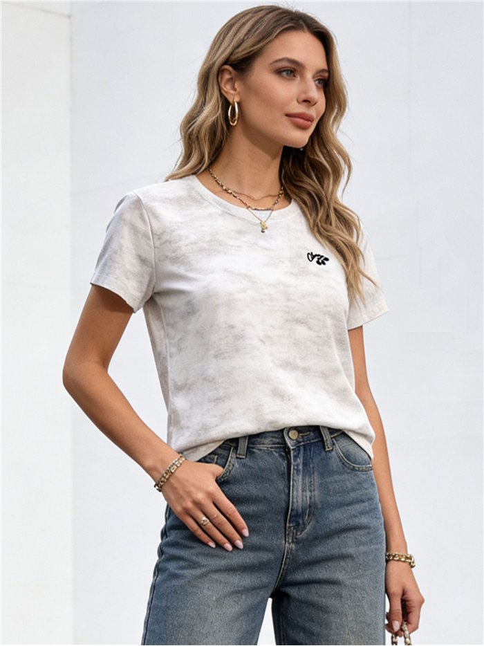 Camiseta efecto lavado con bordado de cerezas