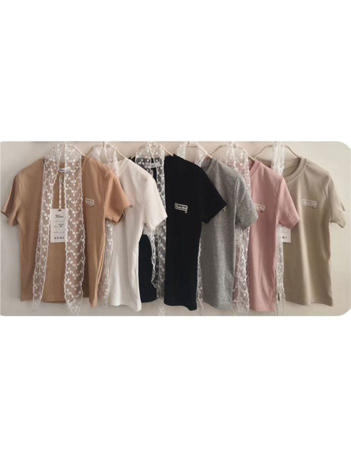 Camiseta básica con pañuelo de encaje