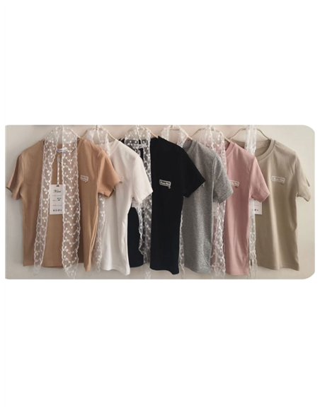 Camiseta básica con pañuelo de encaje