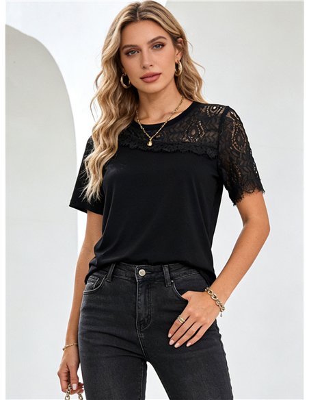 T-shirt con carré e manica in pizzo