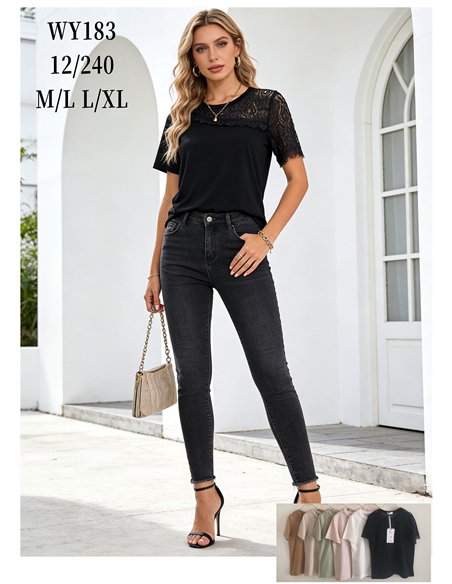 T-shirt con carré e manica in pizzo