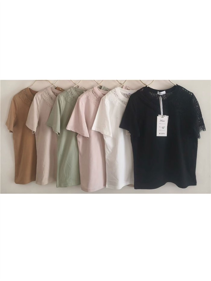 T-shirt con carré e manica in pizzo