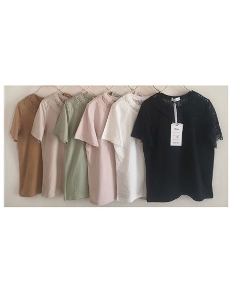 T-shirt con carré e manica in pizzo