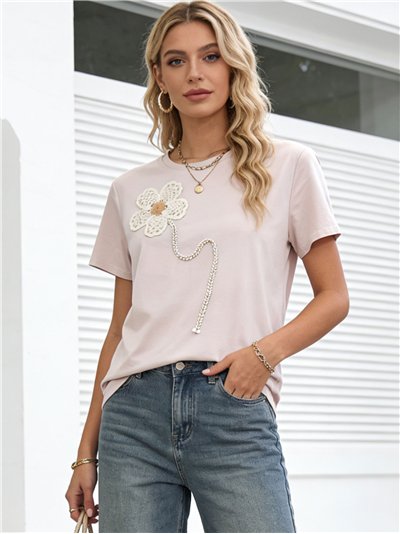 Camiseta con flor de crochet aplicada