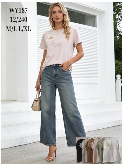 Camiseta con flor de crochet aplicada 2