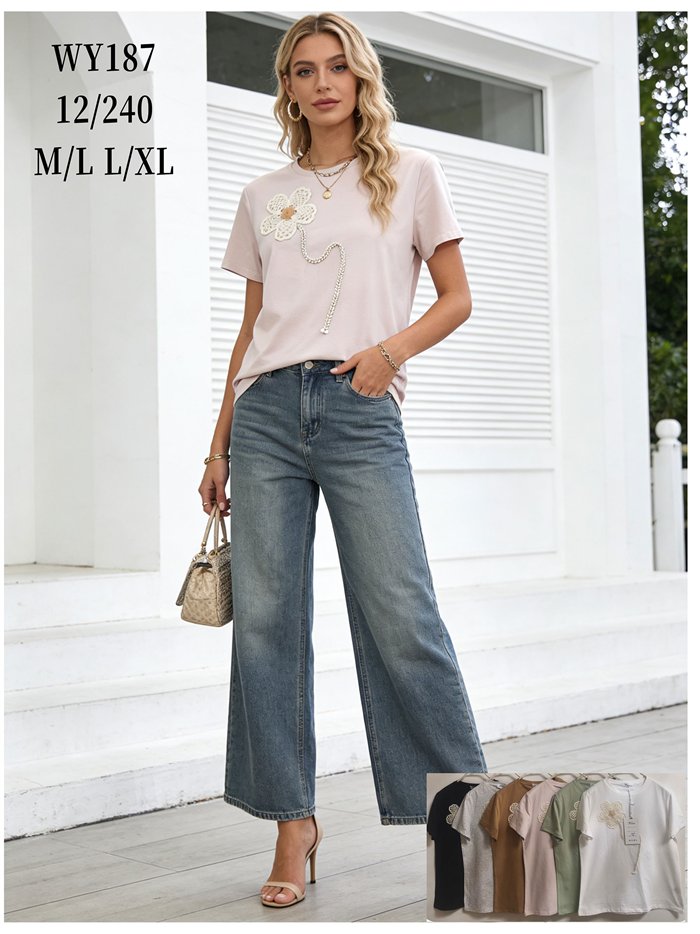 T-shirt con applicazione floreale all'uncinetto