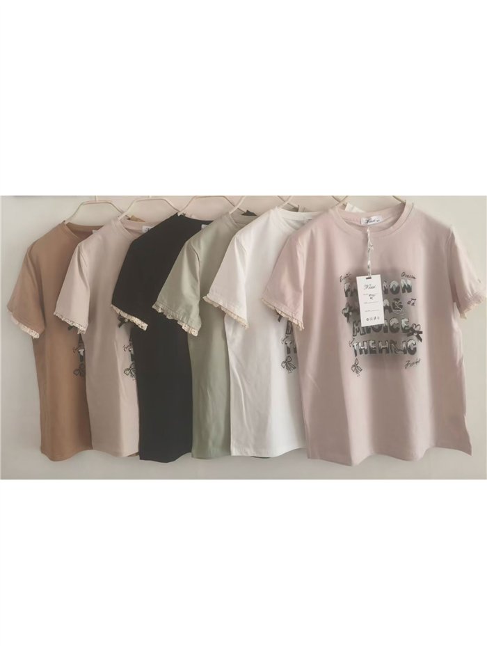 Camiseta con mensaje y manga con encaje