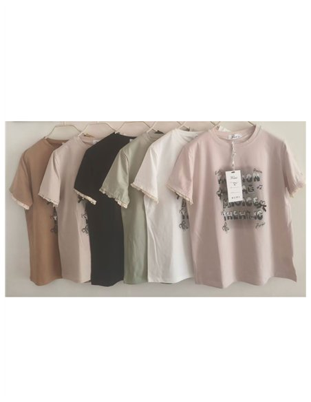 Camiseta con mensaje y manga con encaje