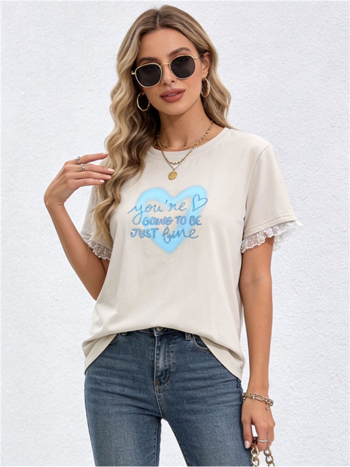 Camiseta con corazón y manga con encaje