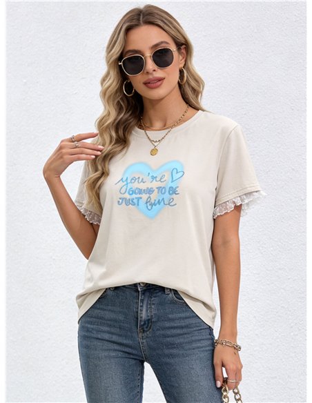 Camiseta con corazón y manga con encaje