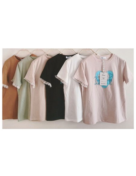 Camiseta con corazón y manga con encaje