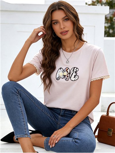 Camiseta con letras aplicadas y manga con encaje