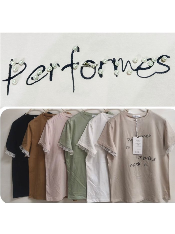 Camiseta con mensaje y manga con flecos