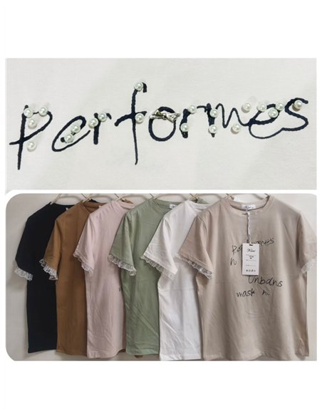 Camiseta con mensaje y manga con flecos