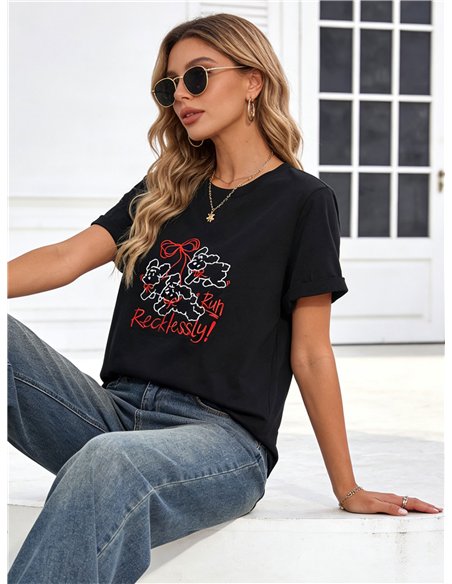 Camiseta con perritos y mensaje