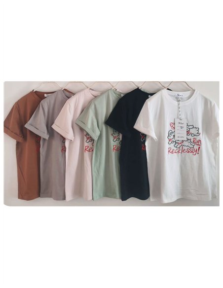 Camiseta con perritos y mensaje