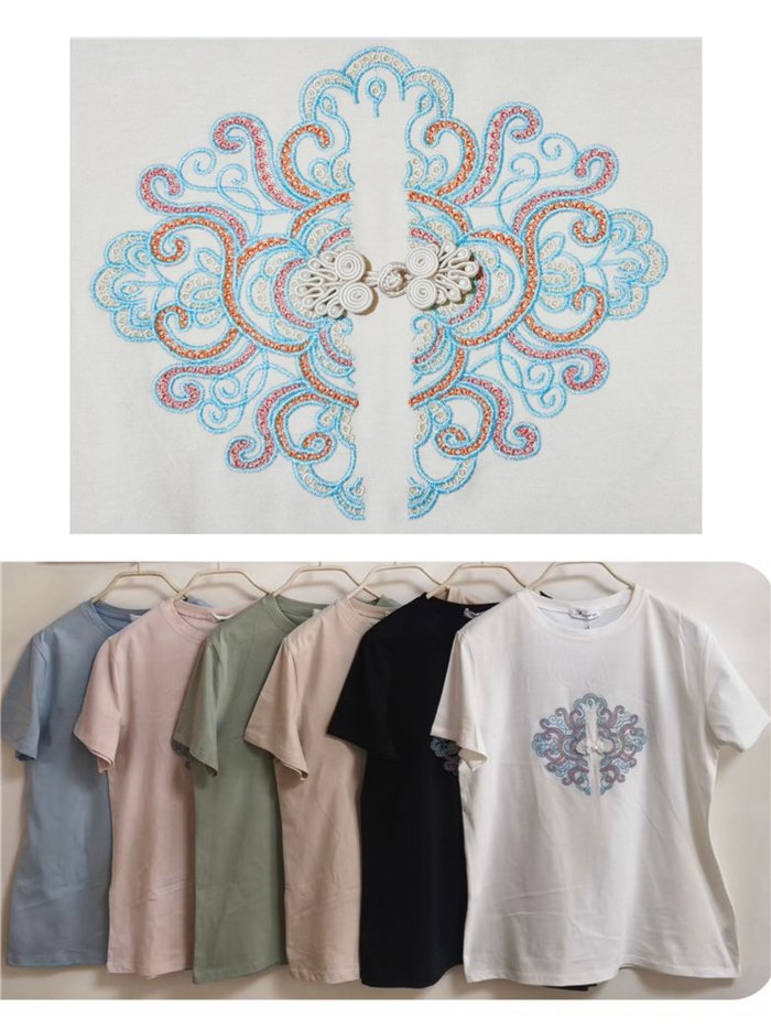 Camiseta con bordado orientaloriental