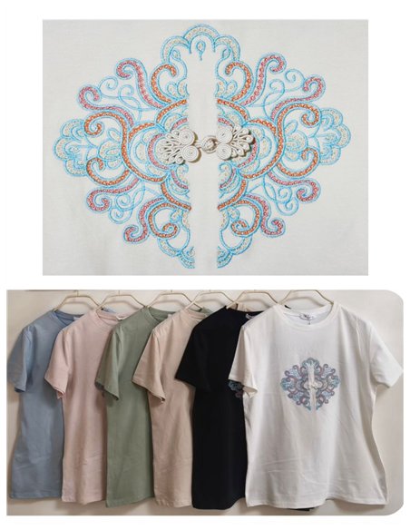 Camiseta con bordado orientaloriental