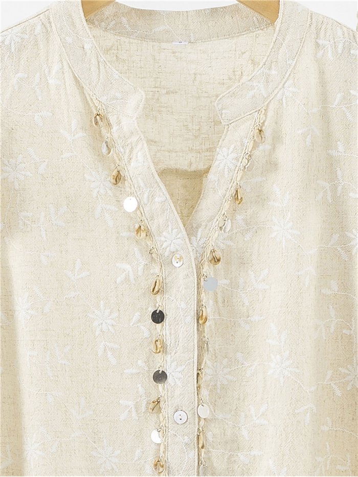 Conjunto de linho estampado com blusa de babados e shorts.