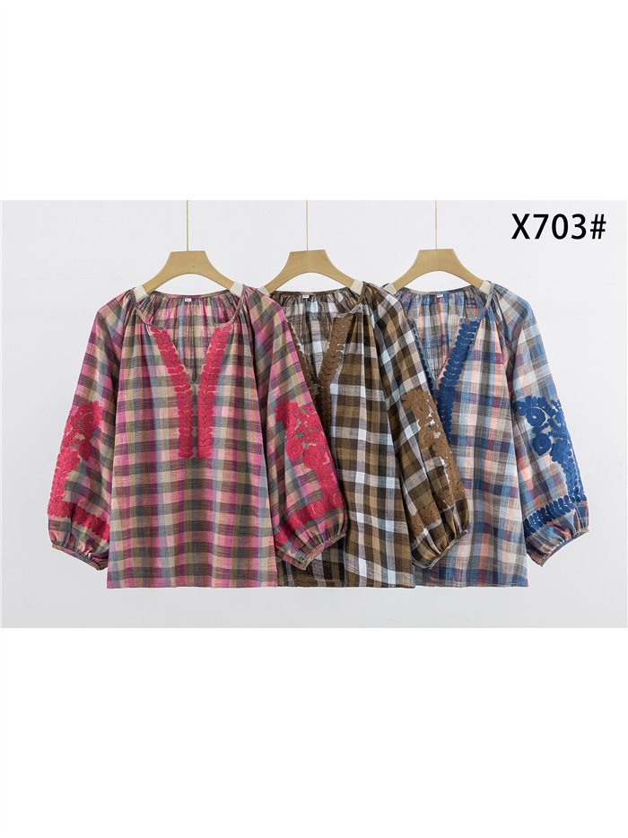 Blusa cuadros con bordado y manga abullonada