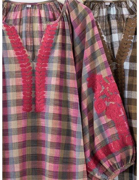 Blusa cuadros con bordado y manga abullonada