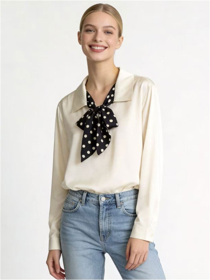Blusa con lazada de lunares