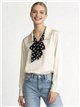Blusa con lazada de lunares