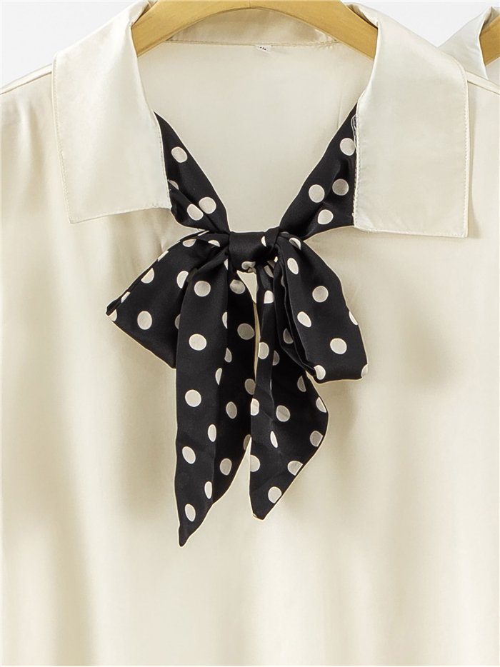 Blusa con lazada de lunares