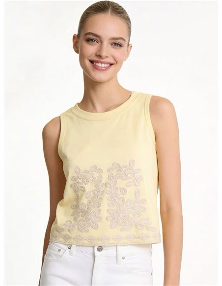 Top sin mangas con bordado floral