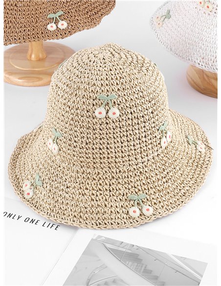Chapéu de crochê em ráfia com cerejas bordadas