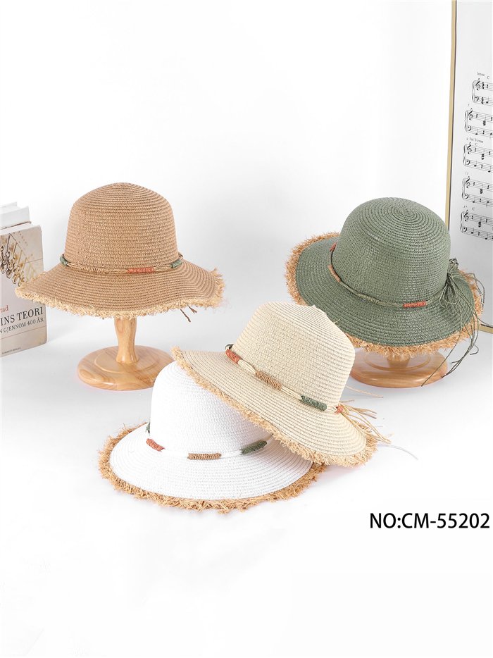 Sombrero de rafia con ala desflecada