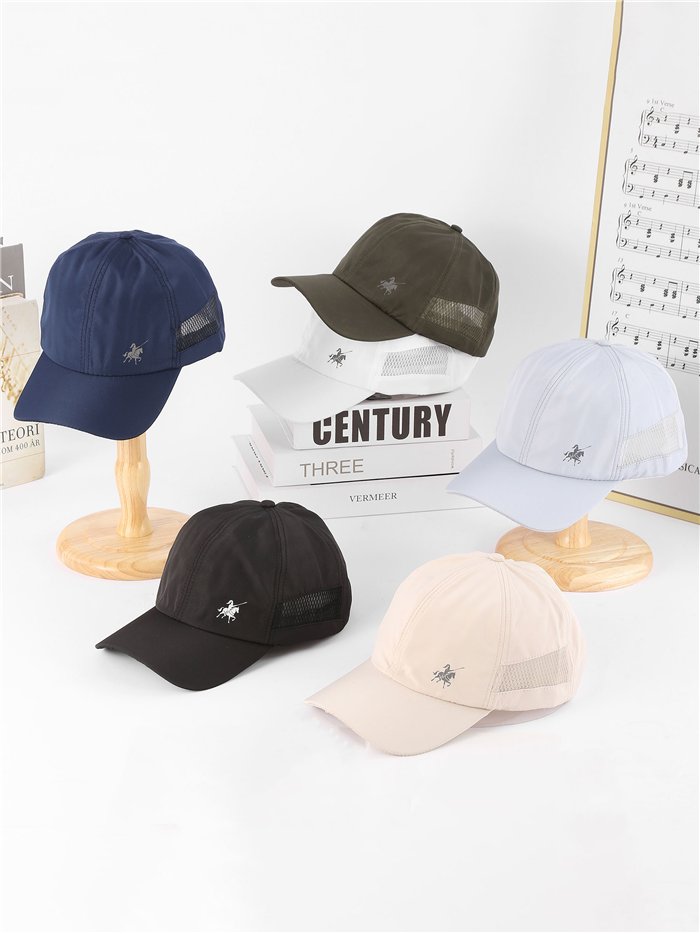 Gorra visera técnica con rejilla y logo