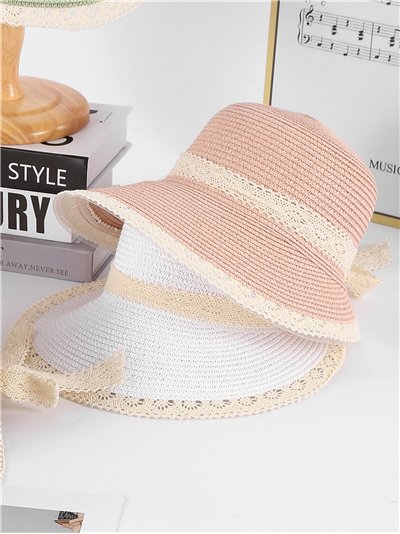 Sombrero cloche de rafia con encaje