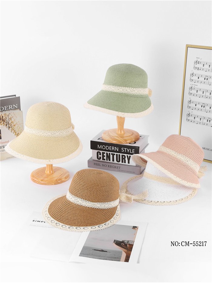 Sombrero cloche de rafia con encaje