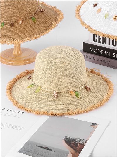 Sombrero de rafia desflecada