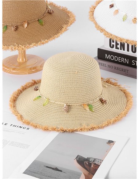 Sombrero de rafia desflecada