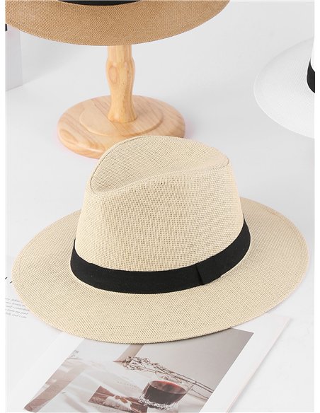 Sombrero fedora con cinta negra