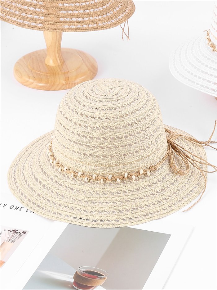 Sombrero de rafia calada con abalorios