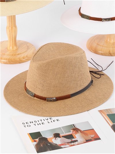 Sombrero panamá con banda decorativa